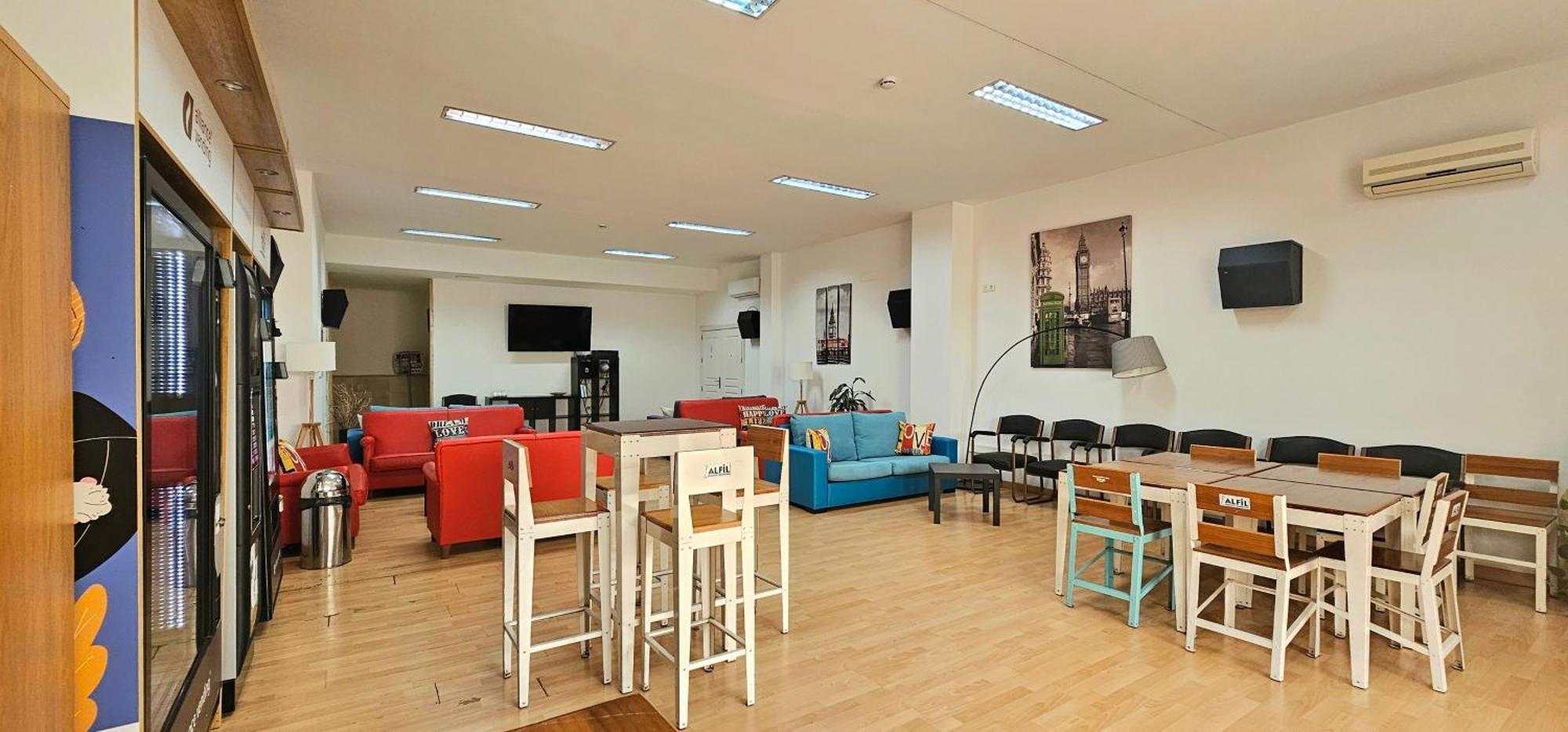 Hostel Residencia Alfil Malaga Exterior photo