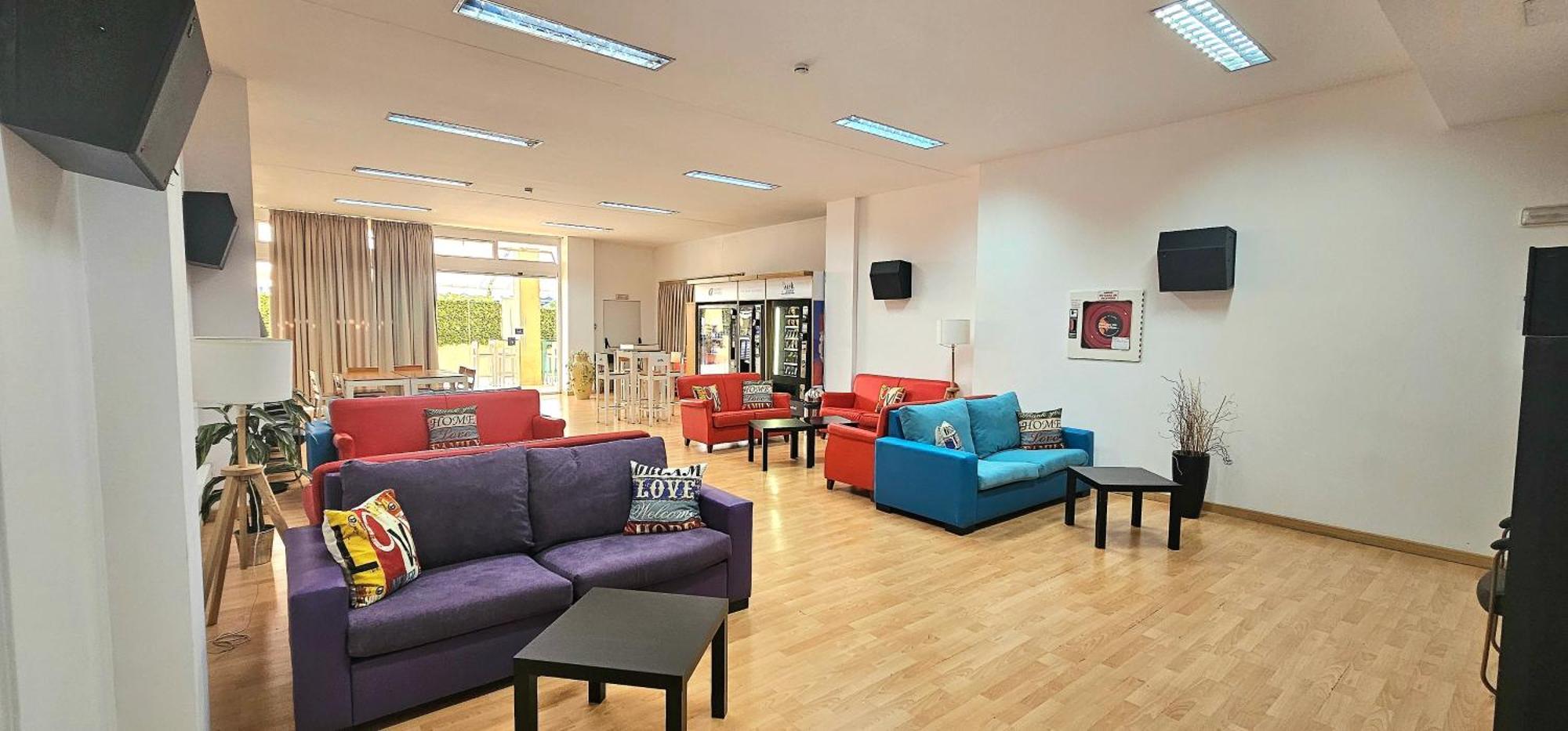 Hostel Residencia Alfil Malaga Exterior photo