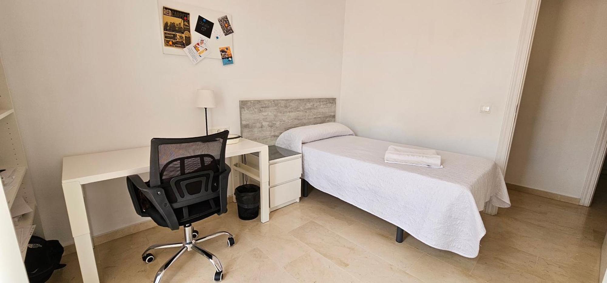 Hostel Residencia Alfil Malaga Exterior photo